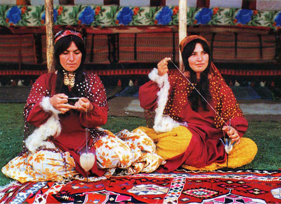 Tessitura dei tappeti nella provincia di Fars