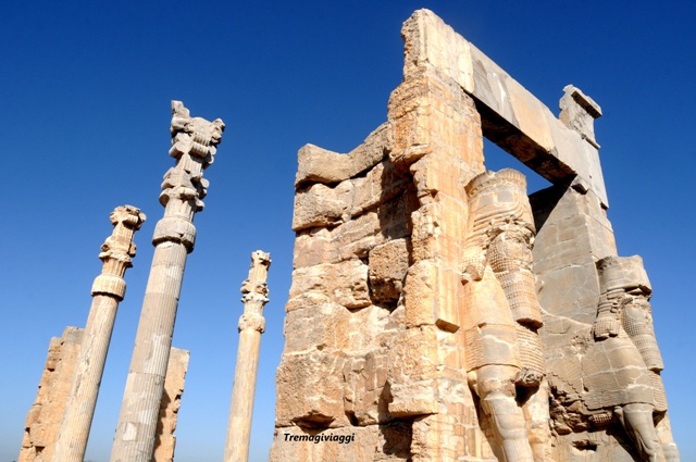 Persepoli o Parseh è il nome di una delle antiche città dell'Iran, che per molti anni è stata la capitale gloriosa e cerimoniale del Regno dell'Iran durante l'Impero achemenide. Persepolis